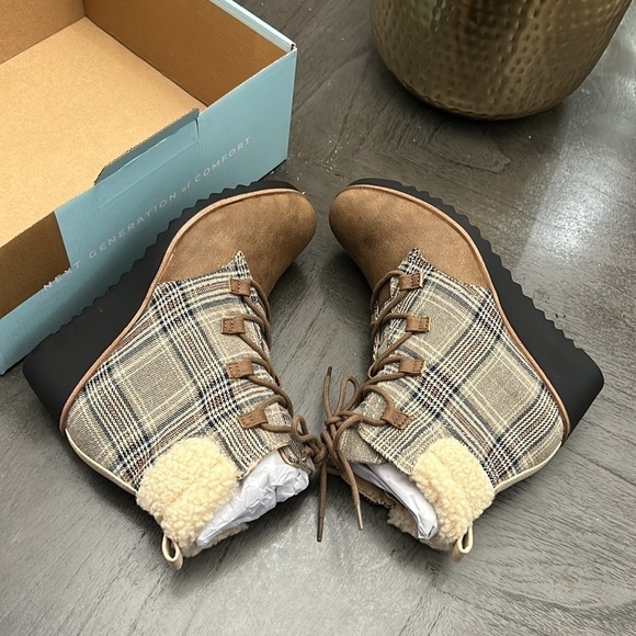 LifeStride Zone Lace Up Wedge Bootie (WIDE) - Picture 9 of 9